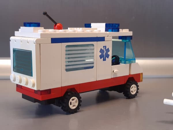 LEGO 6666 Ambulance (No. 4)
