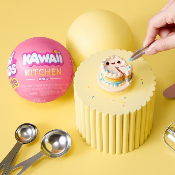 ZURU MINI BRANDS KAWAII SURPRISE BALL FIGURINE MINI KITCHEN ACCESSORIES
