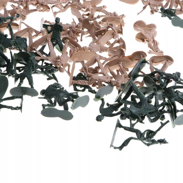 100x Soldier and Child Figurines\\\ s