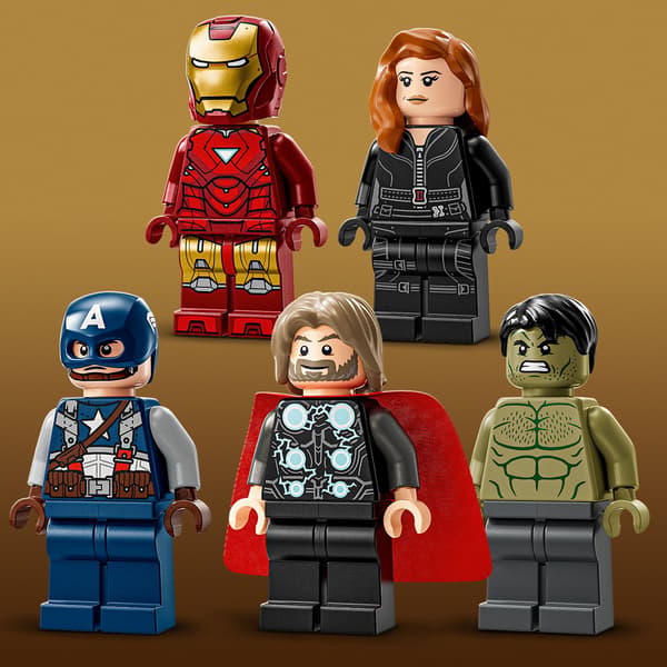 LEGO Marvel 76313 MARVEL Logo and minifigures