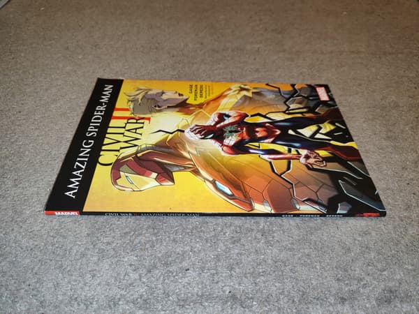MARVEL Spider-Man: Civil War II – English version (Protective sleeve)