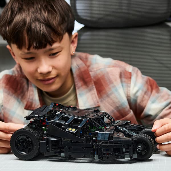 LEGO Technic 42239 Batmobile Tumbler