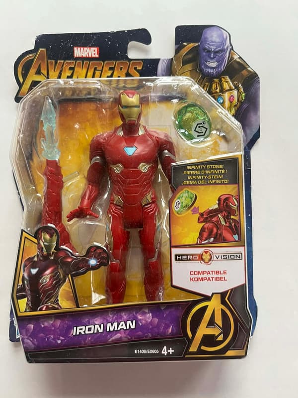 Marvel Avengers Iron Man and Vision action figure by Hasbro