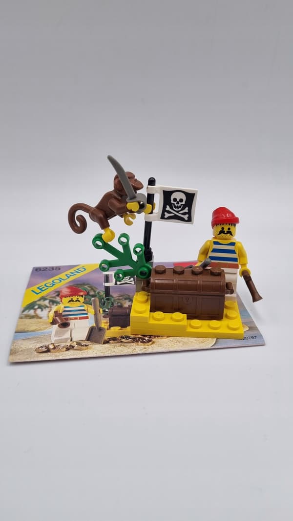 LEGO 6235 Pirates’ Buried Treasure