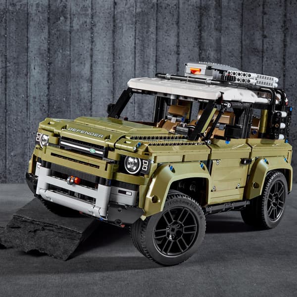 Lego Technic Land Rover Defender SUV 42110 ((((dented box))))