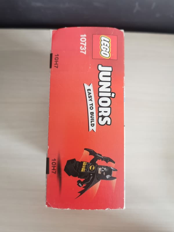 LEGO JUNIORS 10737 BATMAN VS MR FREEZE – A UNIQUE 2017 RELEASE!