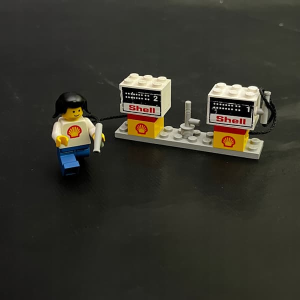 6610 LEGO Petrol Pumps