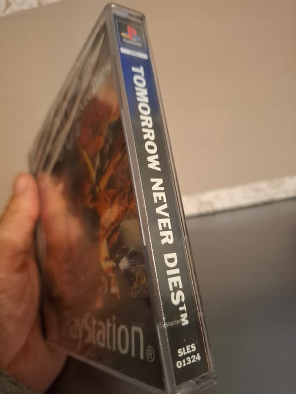 007 TOMORROW NEVER DIES PS1 – NEW