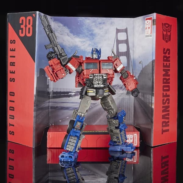 Transformers Generations Studio Series VOYAGER OPTIMUS PRIME figure