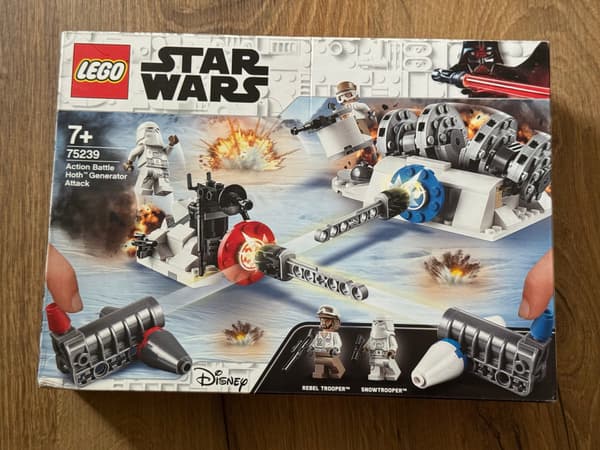 LEGO 75239 Star Wars: Attack on the Hoth Generator – Hoth Generator Attack