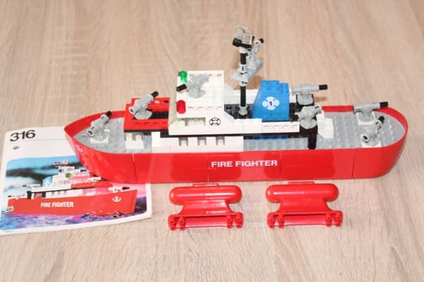 LEGO CITY TOWN 316 Instructions: Fire Fighter Ship SET