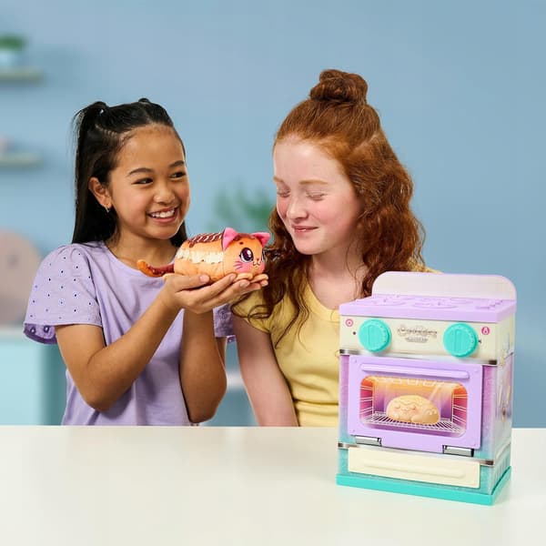COOKEEZ MAKERY LIL BAKEZ OVEN PLUS A SURPRISE SOFT TOY