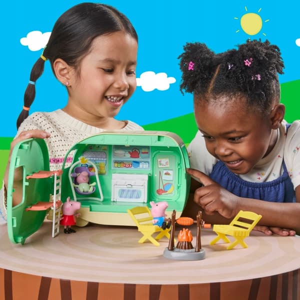 Peppa Pig: The Three Little Pigs Caravan – 3 Figures by Hasbro