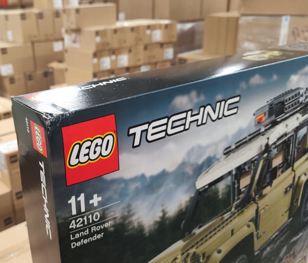Lego Technic Land Rover Defender SUV 42110 ((((dented box))))
