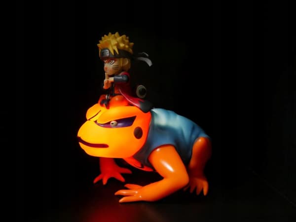 Naruto and Gamakichi – 20 cm light-up figurine