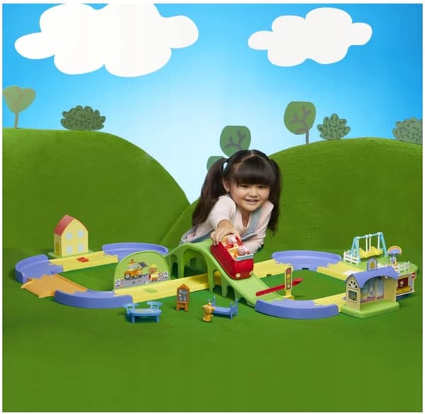INTERACTIVE PEPPA PIG TRACK: A THRILLING JOURNEY Car Set