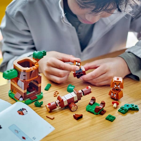 LEGO Super Mario 71433 Goombs at the Playground