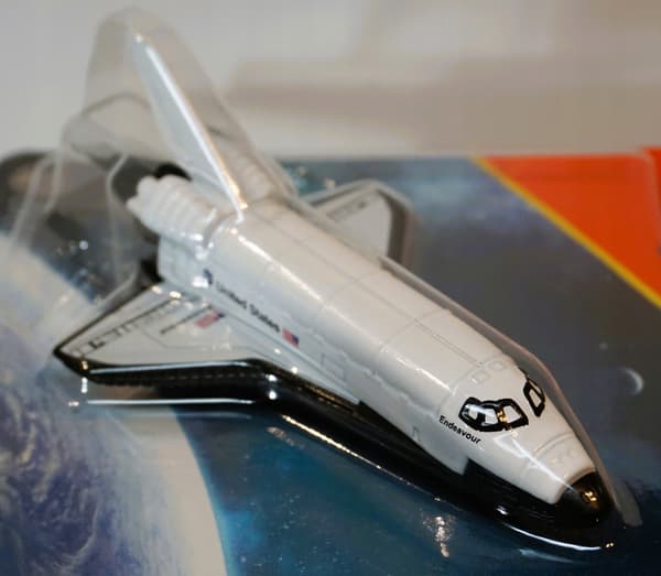 MATCHBOX SPACE SHUTTLE ORBITER SKY BUSTERS MODEL – NEW