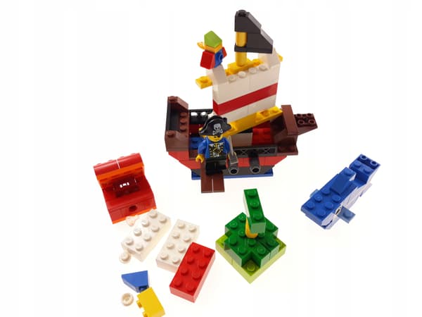 Lego Creator 6192 Pirates Building Set – NEW