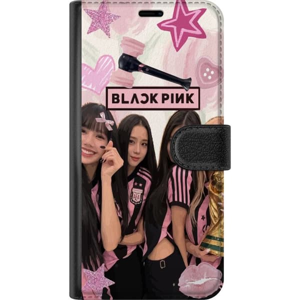 Kompatibel Tegnebogsetui til Apple iPhone 15 Plus Blackpink-collage med gruppemedlemmer, lyserøde detaljer, stjerner og fodboldtema
