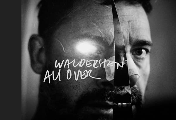 All Over (Kirja / Puolinahkasidos)
