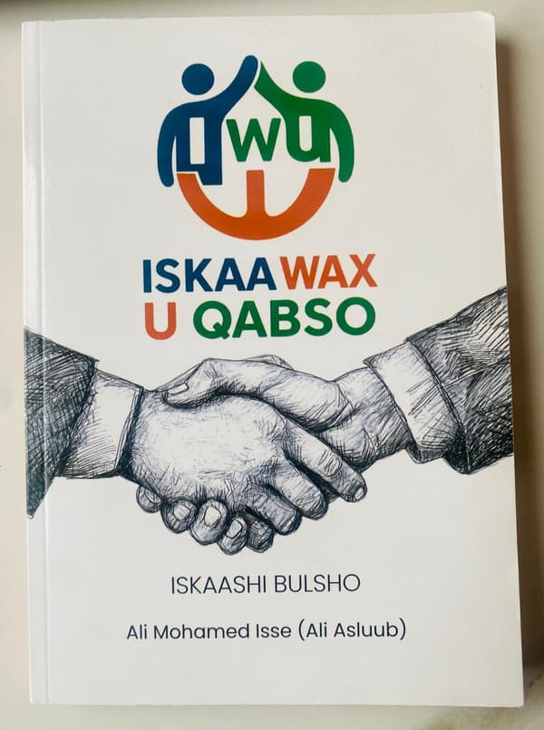 Iskaa Wax u Qabso (Kirja / Nidottu)