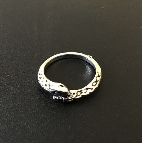 Ring: Slangehoveder "Rockwear Collection"