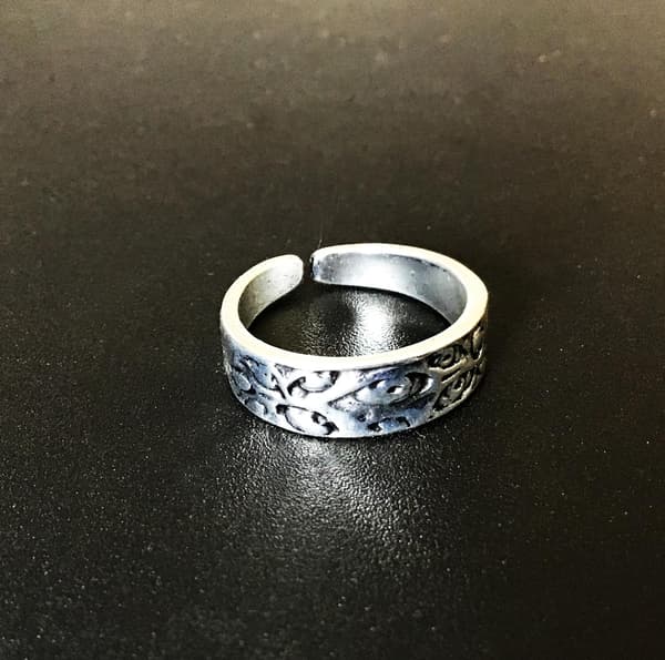 Ring: Grenar med blad "Rockwear Collection"
