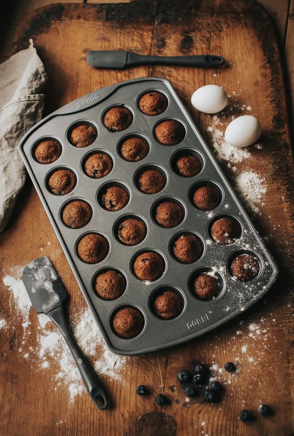 Muffinsform 24 stk – Mini muffinsplade Karabo kulstål | Dorre