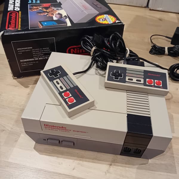 Nintendo NES 8-bittinen (käytetty)