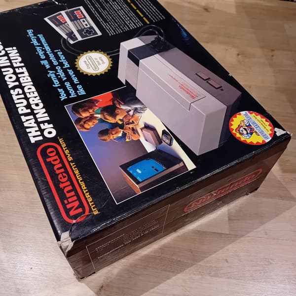 Nintendo NES 8-bittinen (käytetty)