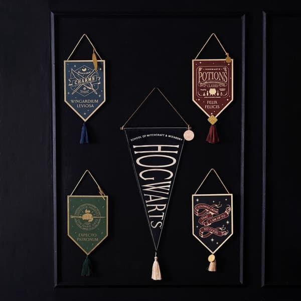 Harry Potter Hogwarts hanging banner