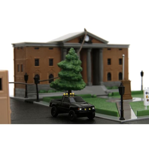 Back To The Future Hill Valley Courthouse Square diorama replica