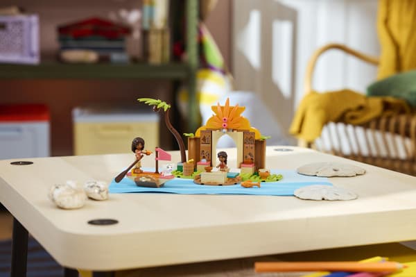LEGO® Disney Byhus & båt 43282