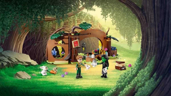 LEGO® Wicked Elphabas retreat 75687