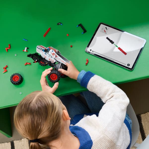 LEGO® Technic Monster Jam™ ThunderROARus™ vetomoottorilla 42200
