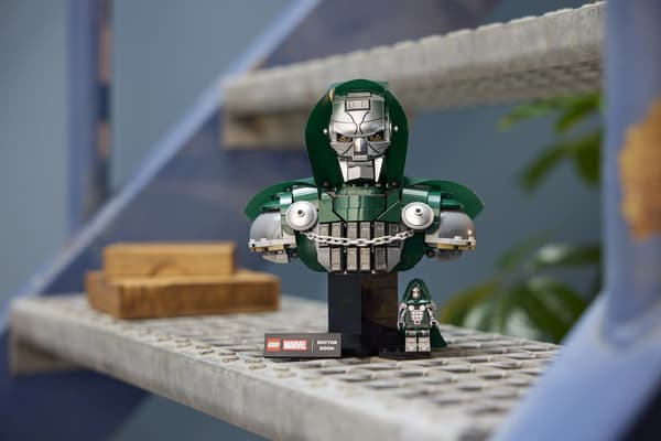 LEGO® Marvel Doctor Doom - rintakuva 76345