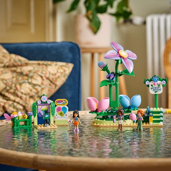 LEGO® Friends Blomster- og fe-tema roterende tekopskarrusel 42702