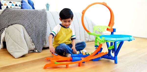 Hot Wheels Stunt Tracks Mid-Air Crash