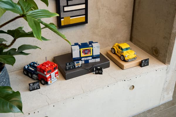 LEGO® Icons Transformers: Soundwave 10358