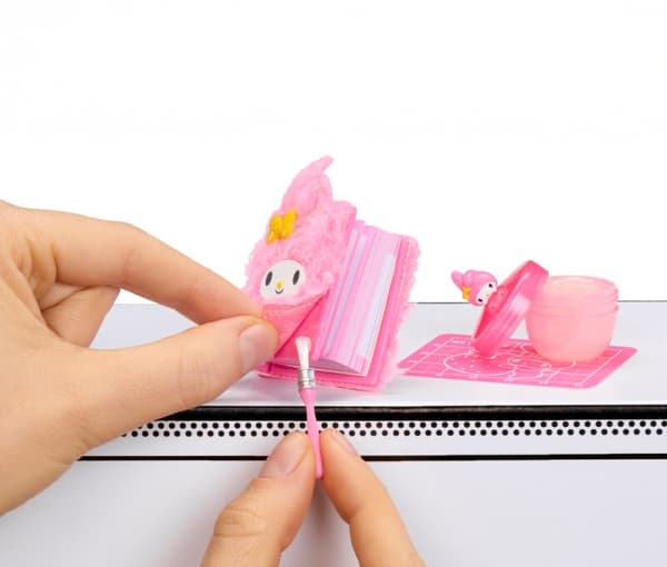 Miniverse Make It Mini Hello Kitty s3