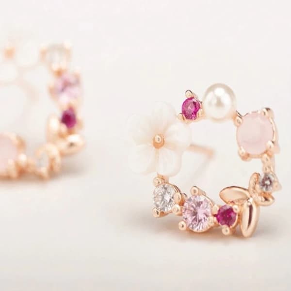 Rosé Guld Stud Örhängen - Blommor med Rhinestones & Pärlor