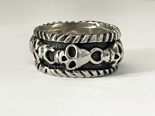 Cool Silver Ring med flera Döskallar / Dödskallar - Stl 20