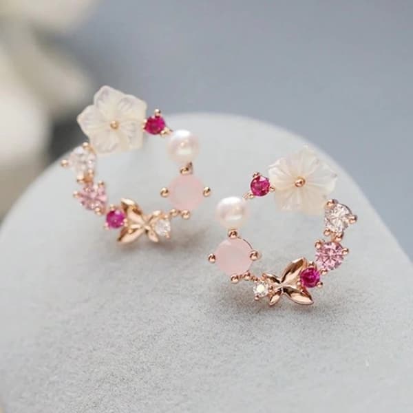 Rosé Guld Stud Örhängen - Blommor med Rhinestones & Pärlor