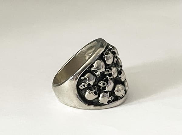 Cool Silver Ring med flera Döskallar / Dödskallar - Stl 21