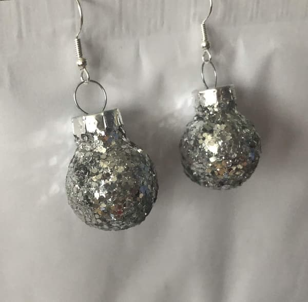 Silver Örhängen till Jul/Christmas - Silver Glittriga Julkulor