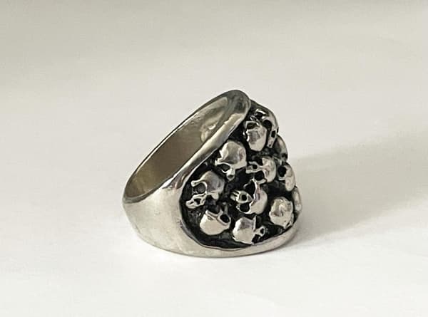Cool Silver Ring med flera Döskallar / Dödskallar - Stl 20,5