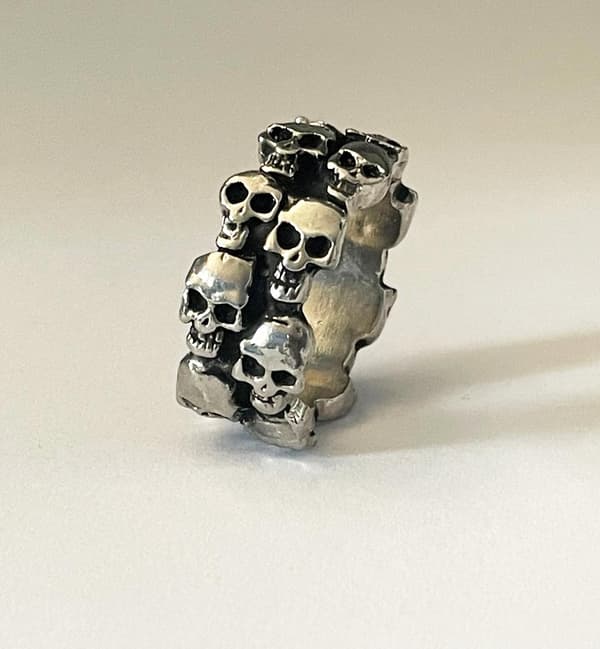 Cool Silver Ring med Döskallar / Dödskallar i 2 Rader - Stl 20