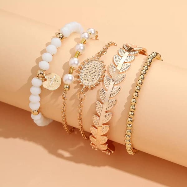 5 st Boho Guld Armband / Bangle med Vita Pärlor, Guldkulor & Löv