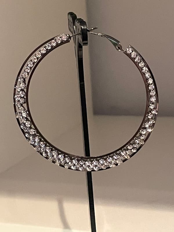 Glittrande Mörka Silver Örhängen - Hoop med Vit Strass - 6 cm